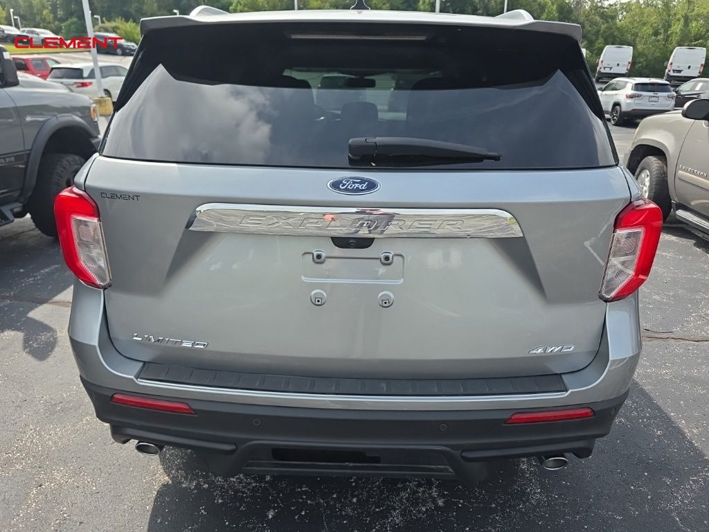 2023 Ford Explorer Limited Image 3 of 16