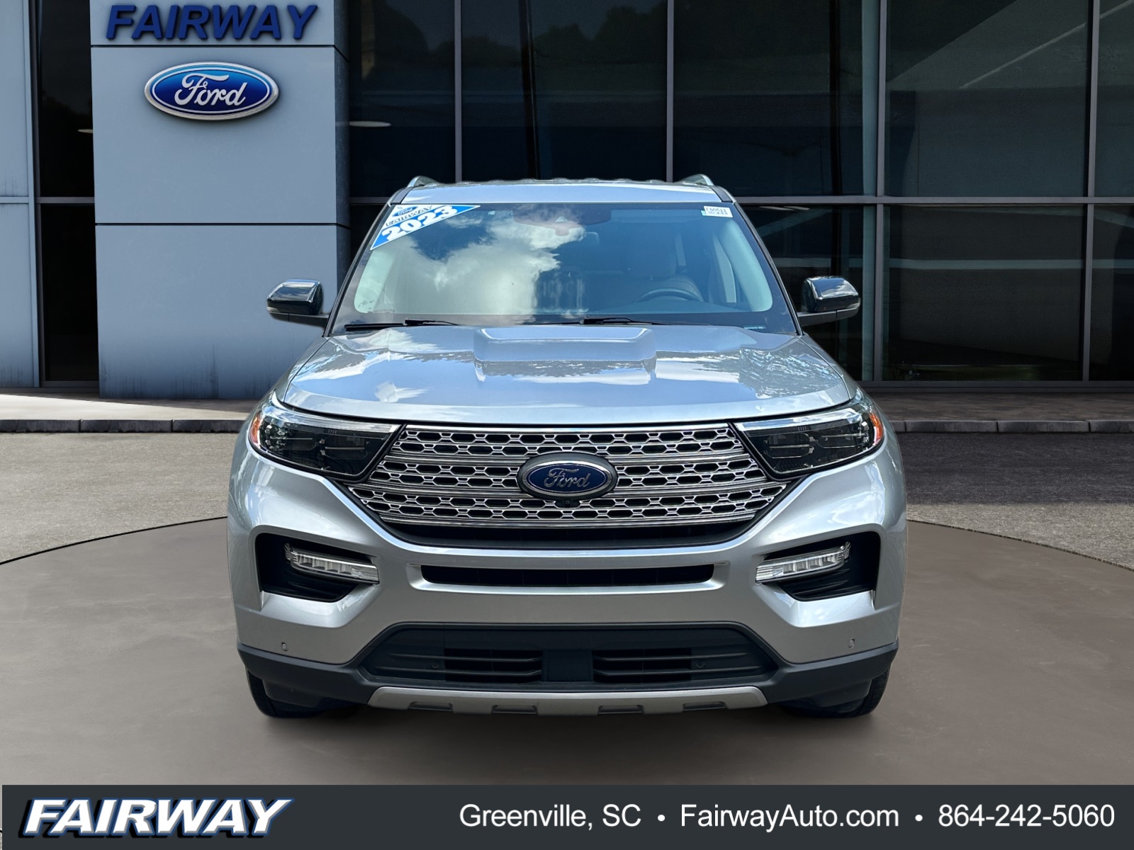 2023 Ford Explorer Limited Image 2 of 30