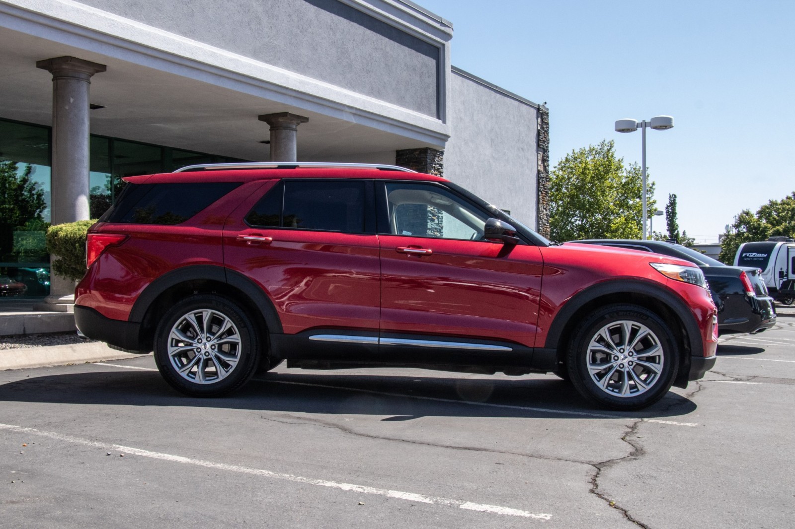 Vehicle image 4 of 25