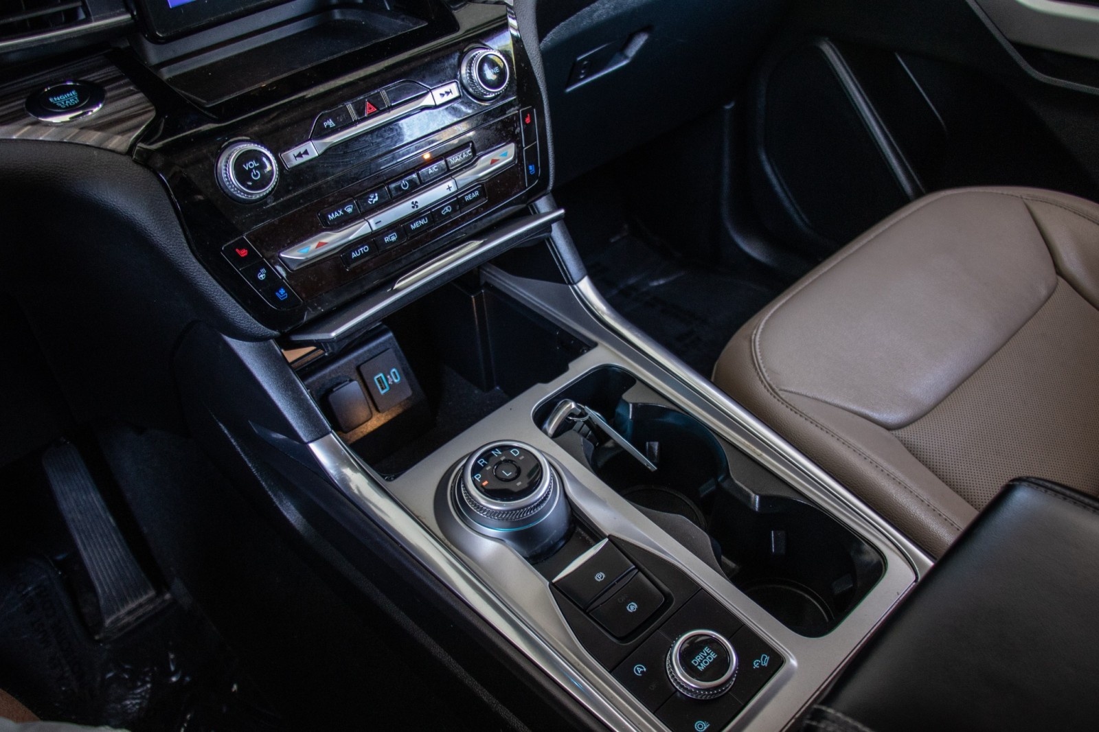Vehicle image 17 of 25