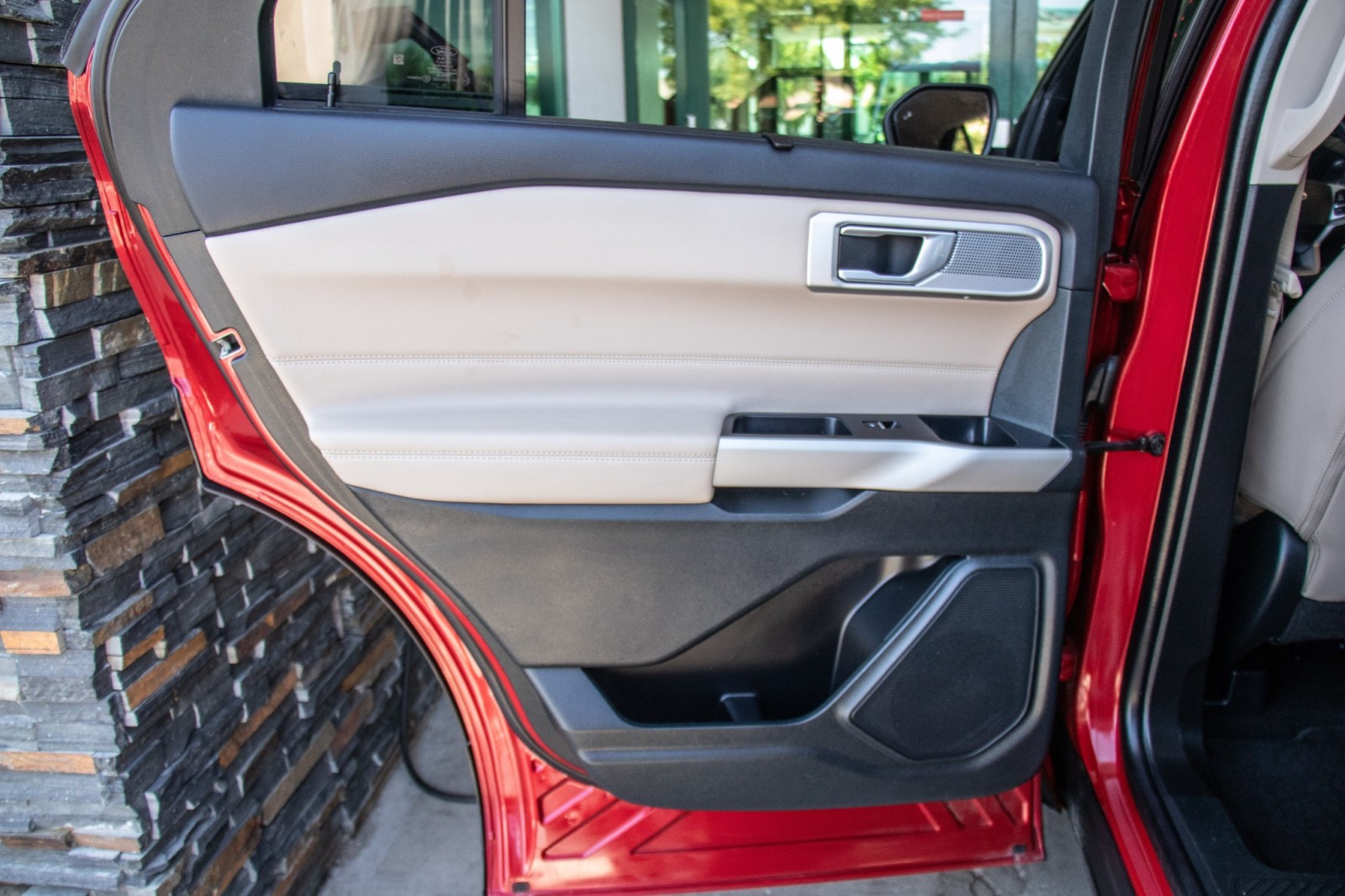 Vehicle image 21 of 25