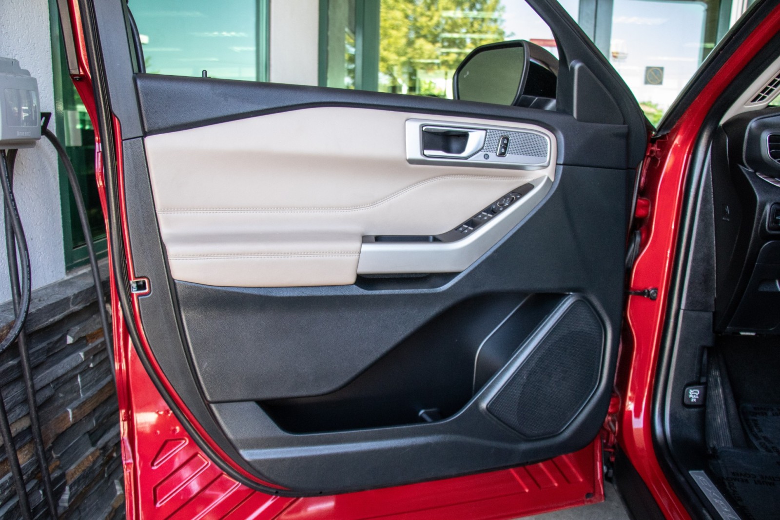 Vehicle image 9 of 25