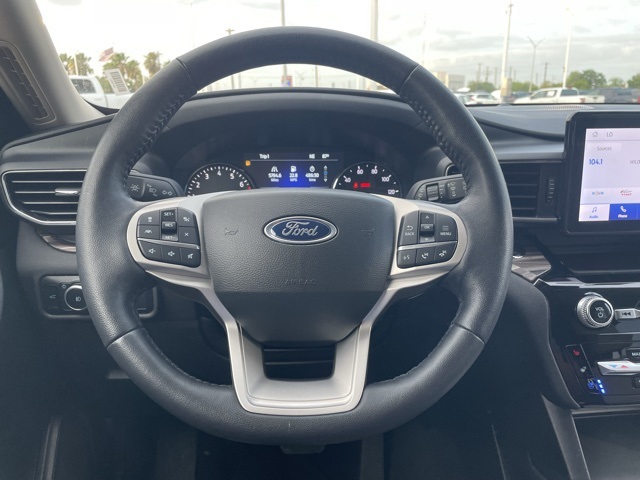 Vehicle image 22 of 23