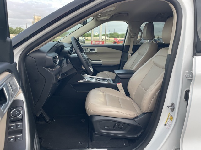 Vehicle image 10 of 23