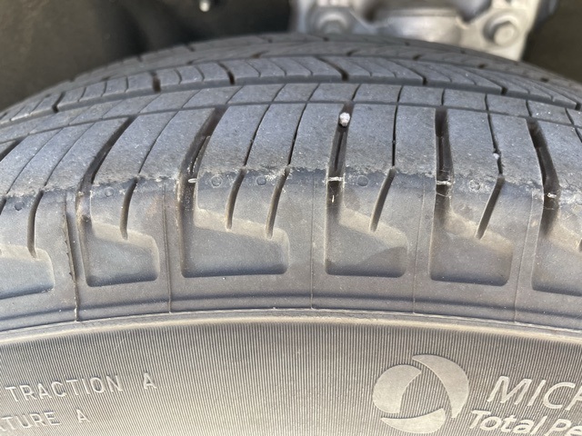 Vehicle image 21 of 23