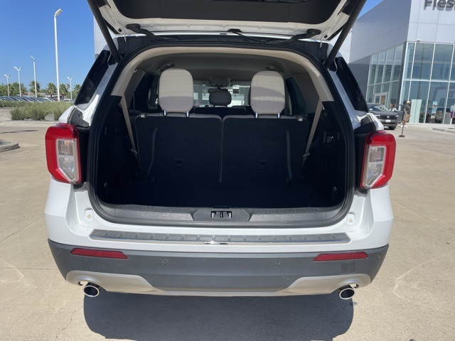 Vehicle image 8 of 23
