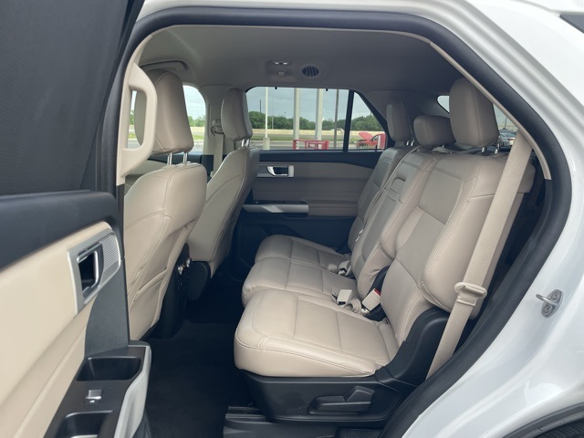 Vehicle image 11 of 23