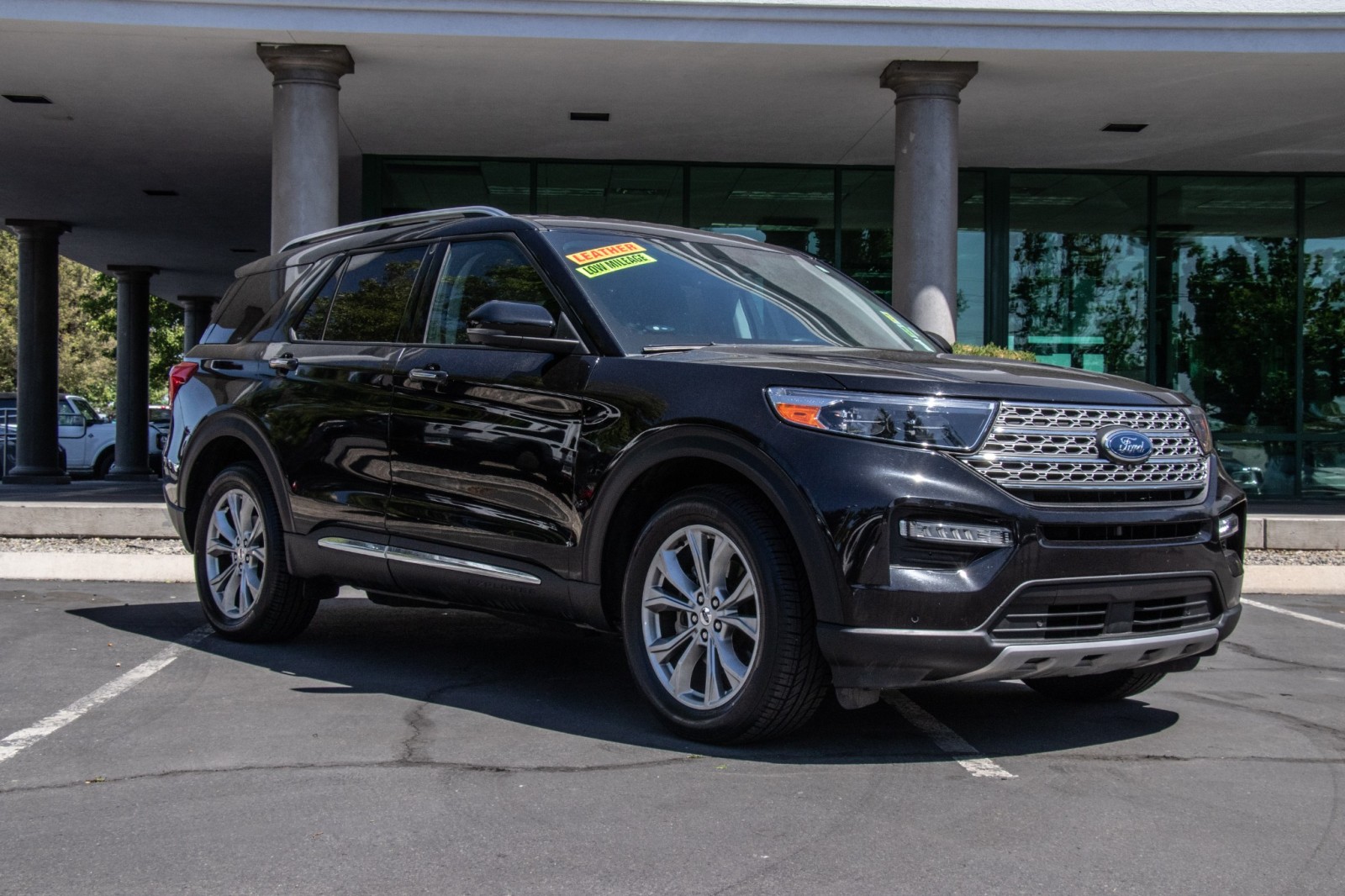 Vehicle image 4 of 26