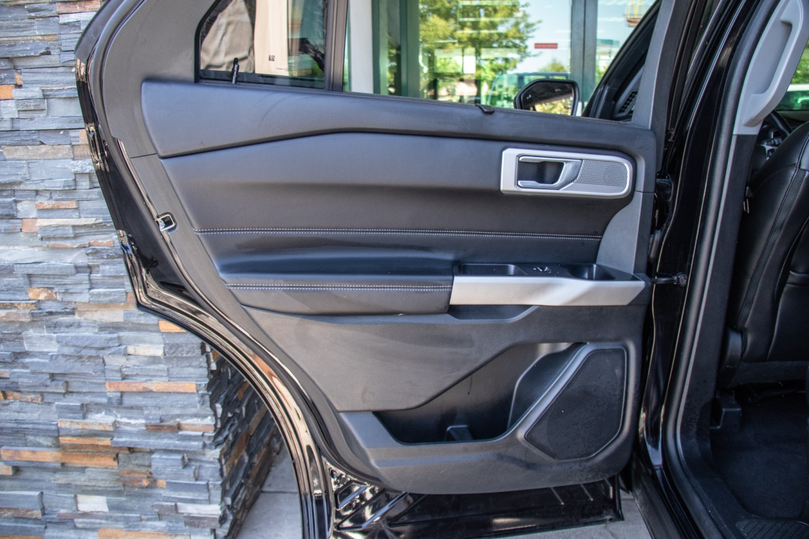 Vehicle image 21 of 26