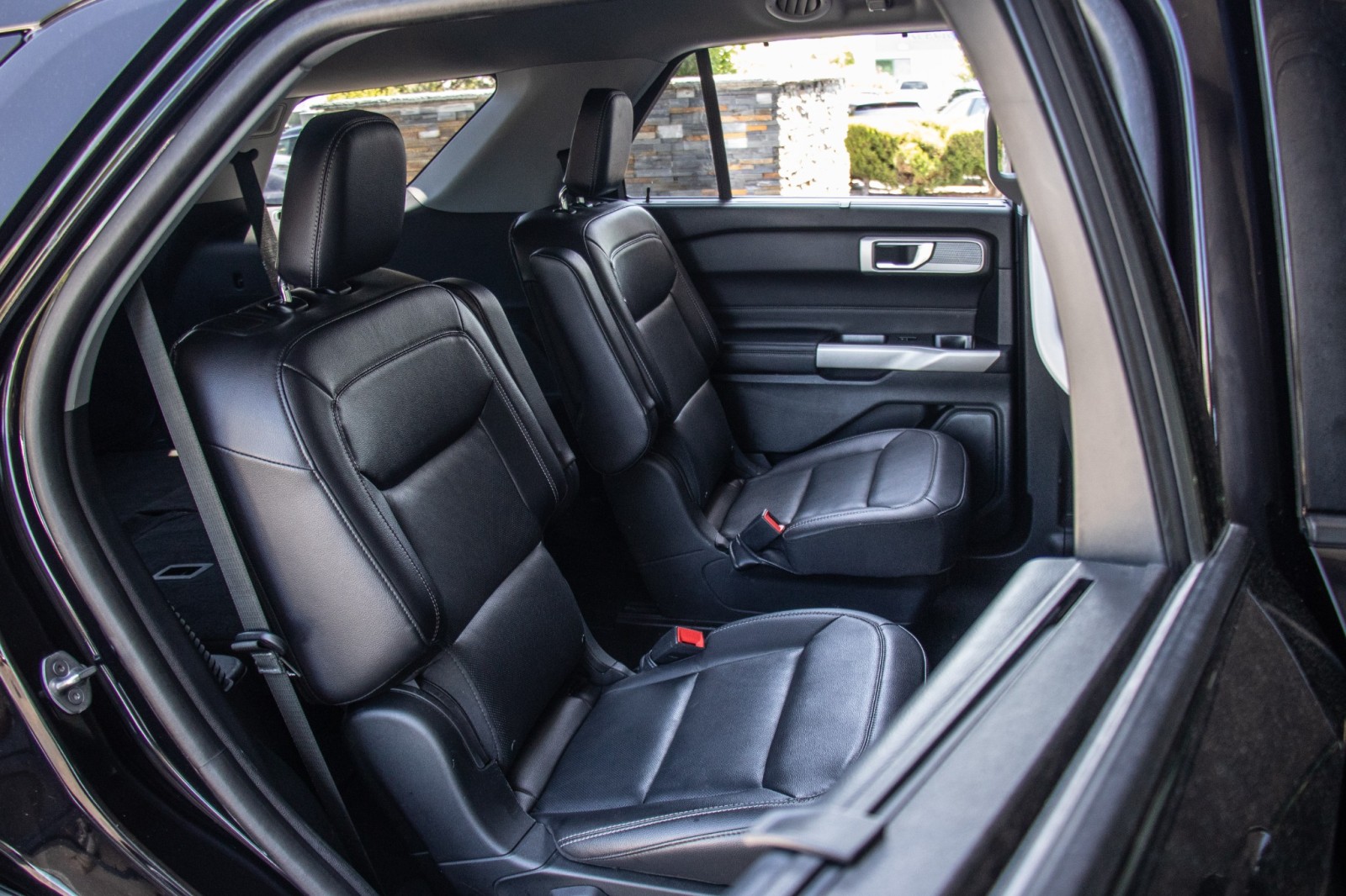 Vehicle image 23 of 26