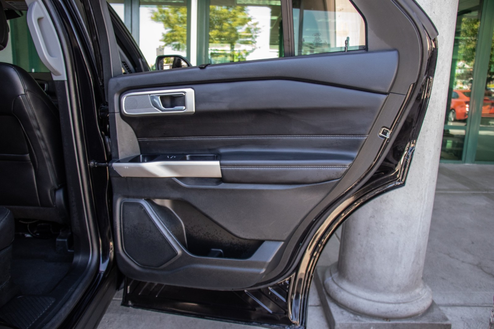 Vehicle image 24 of 26