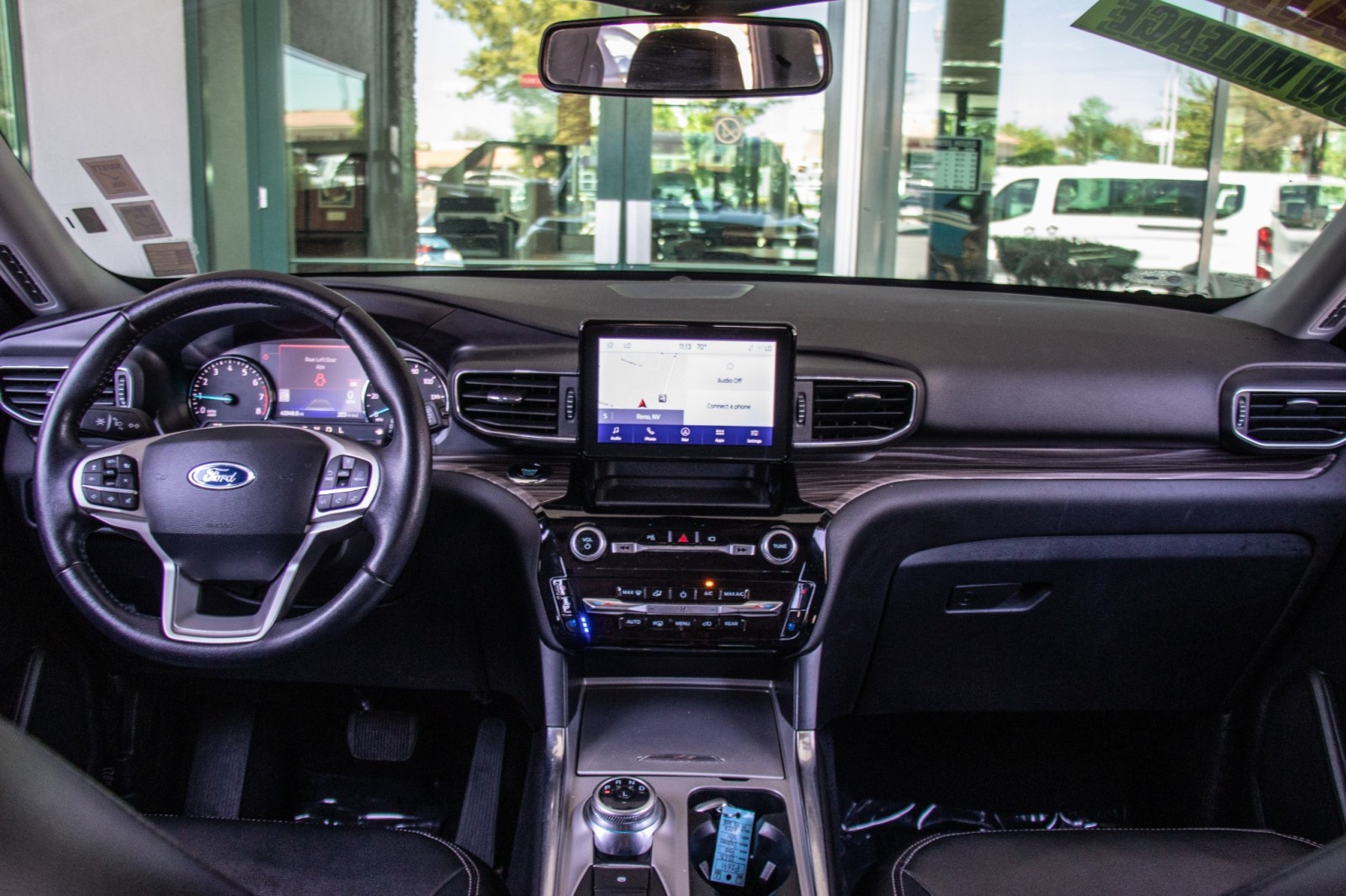 Vehicle image 15 of 26