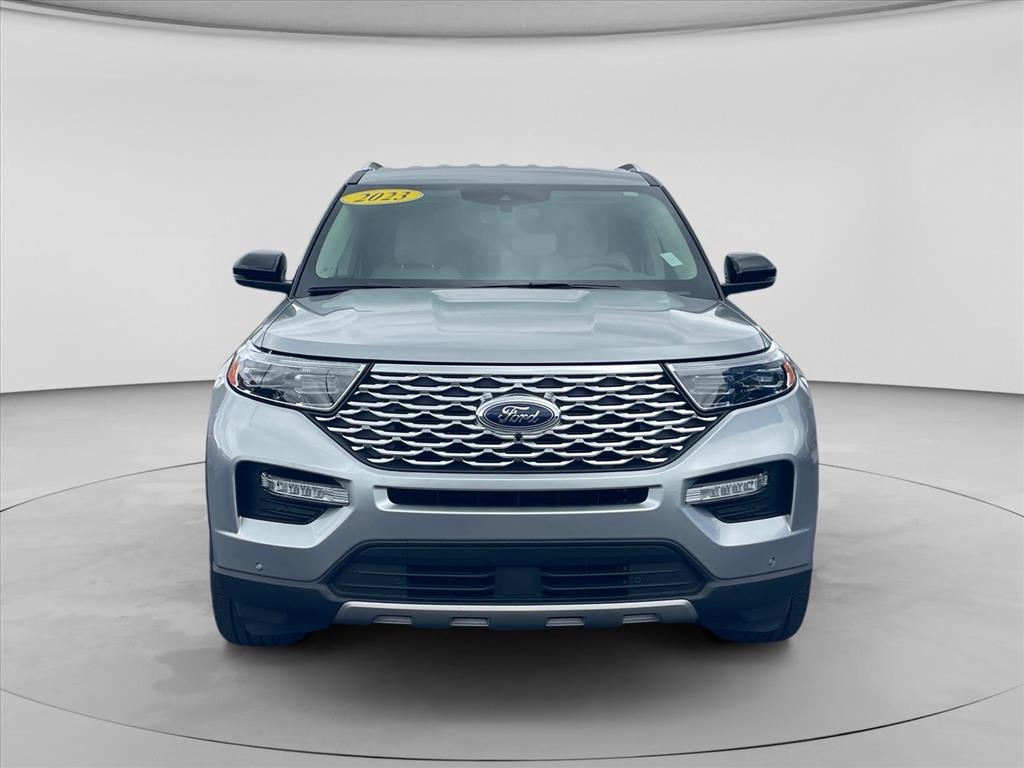 2023 Ford Explorer Platinum Image 2 of 28