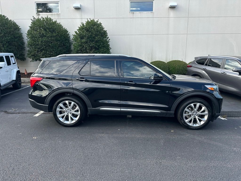 2023 Ford Explorer Platinum Image 3 of 30