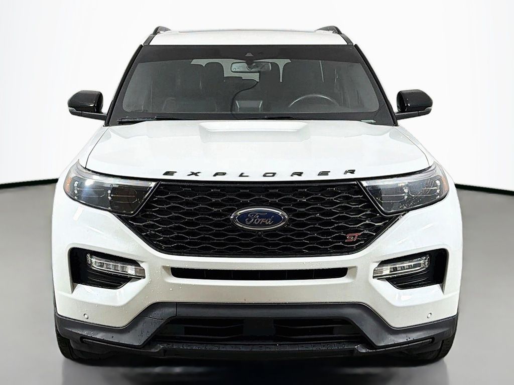 2023 Ford Explorer ST Image 2 of 50
