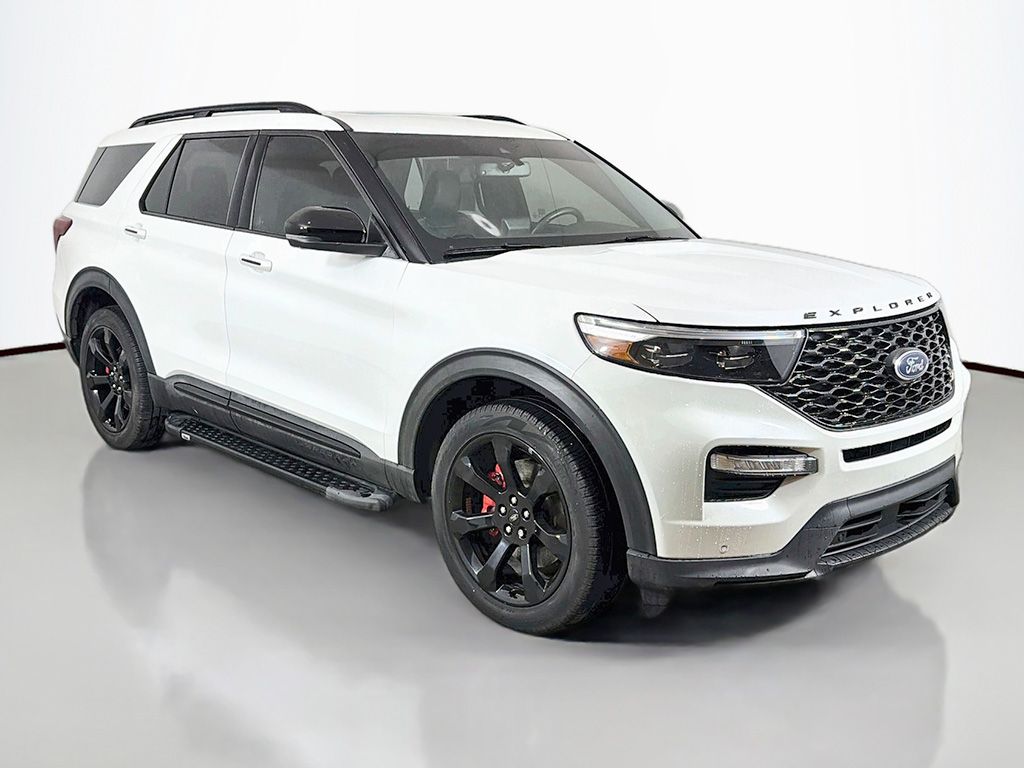 2023 Ford Explorer ST Image 3 of 50