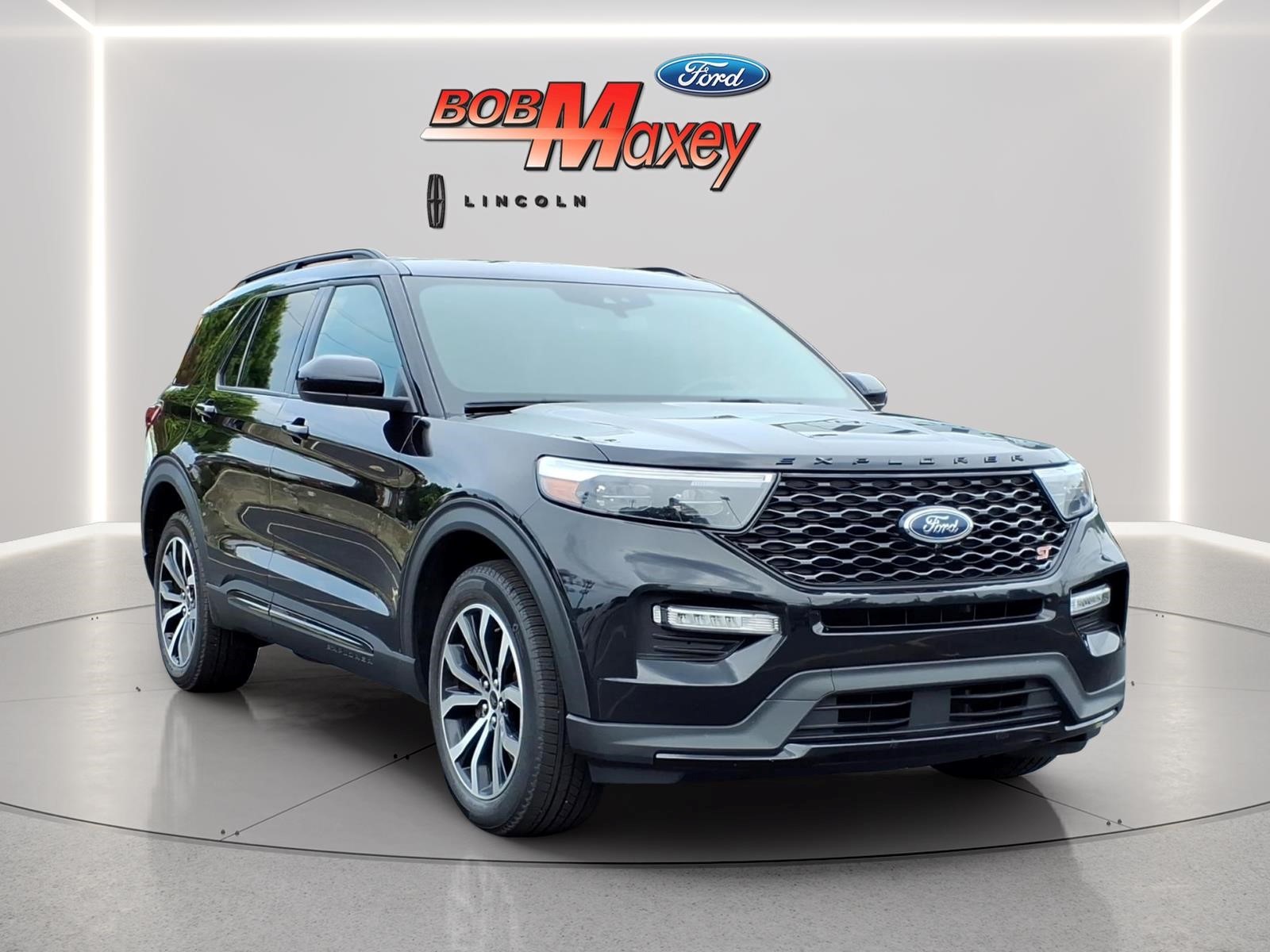 2023 Ford Explorer ST Image 1 of 28