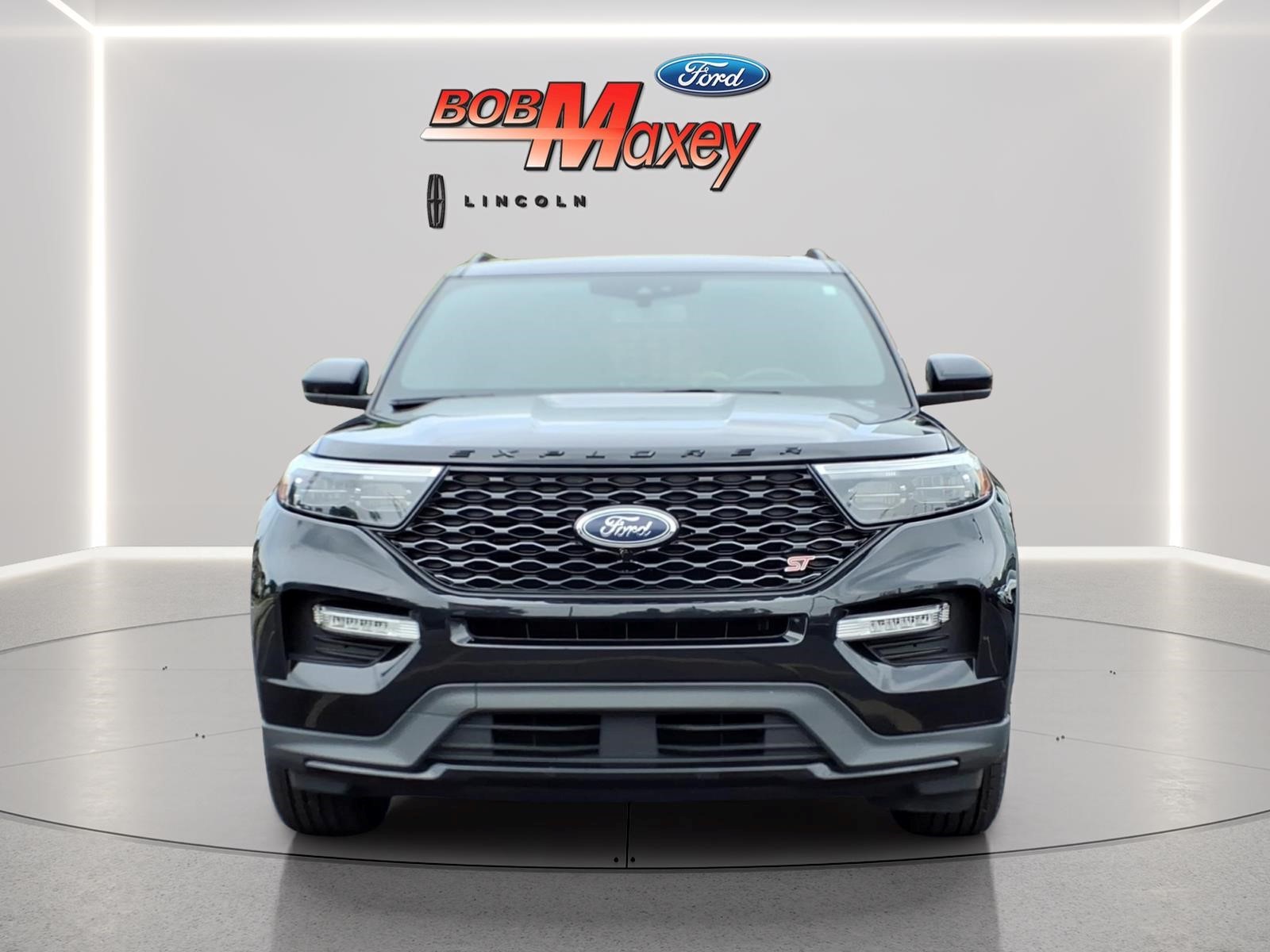 2023 Ford Explorer ST Image 2 of 28