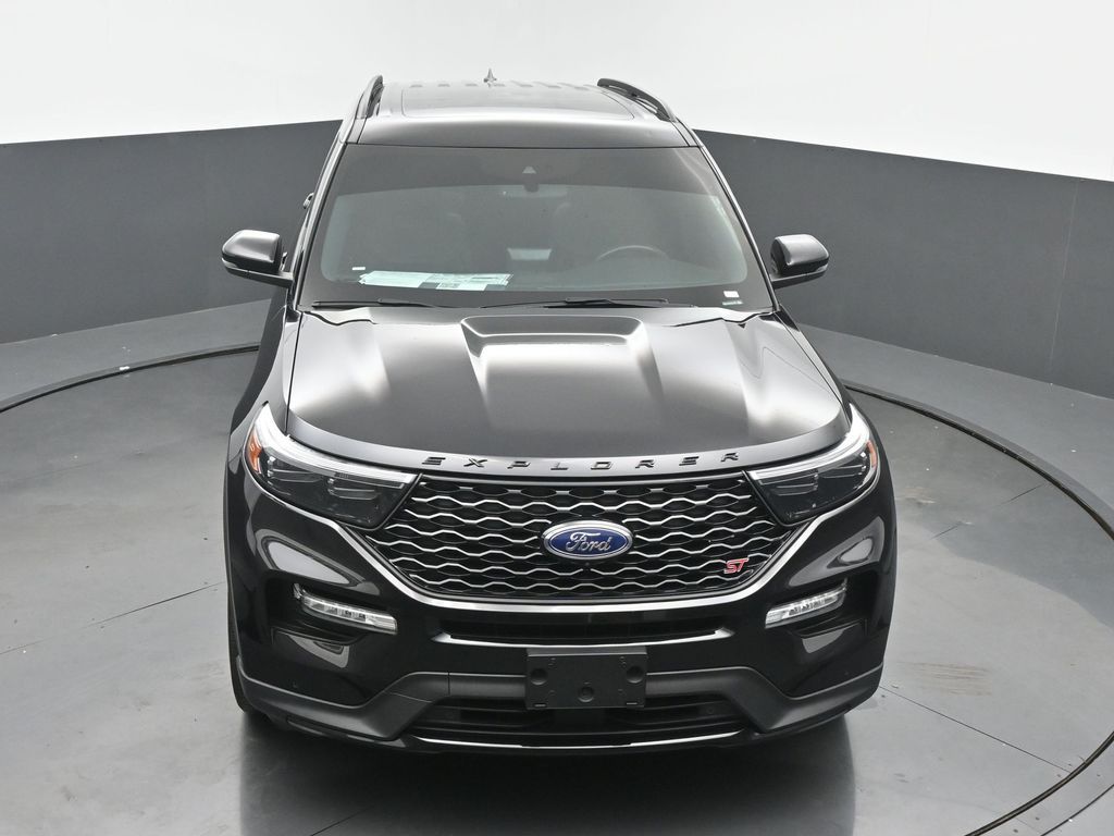 2023 Ford Explorer ST Image 3 of 69