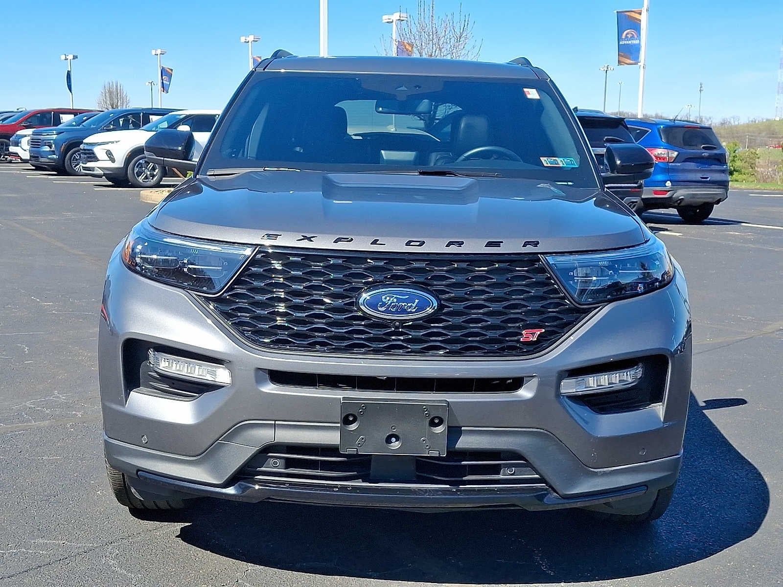 2023 Ford Explorer ST Image 2 of 30