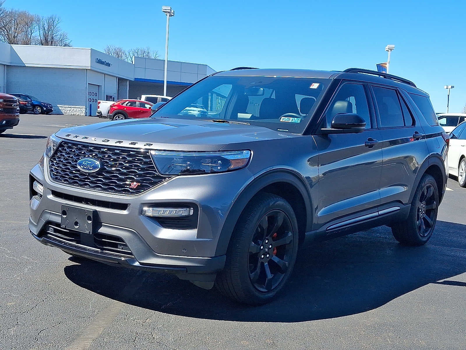 2023 Ford Explorer ST Image 1 of 30
