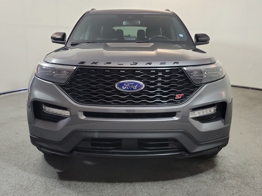 2023 Ford Explorer ST Image 2 of 26