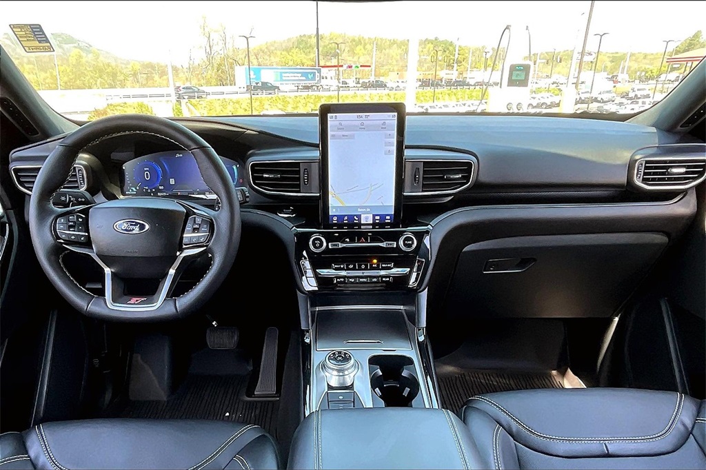 Vehicle image 12 of 30