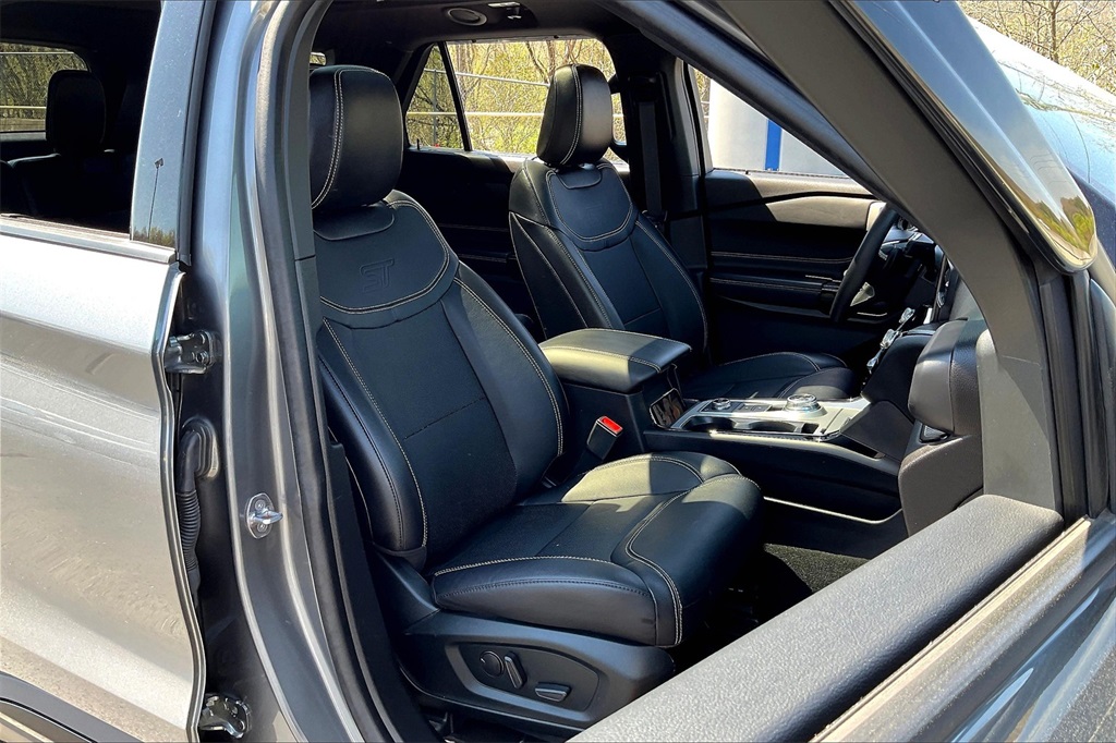 Vehicle image 8 of 30