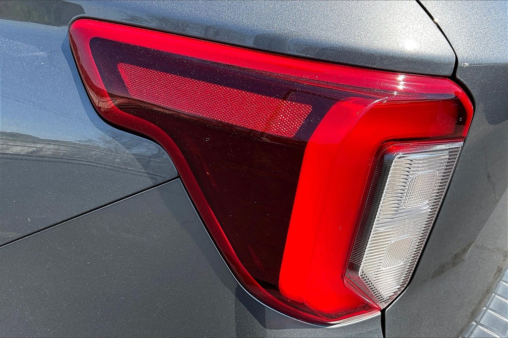 Vehicle image 26 of 30
