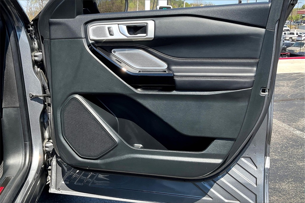 Vehicle image 20 of 30