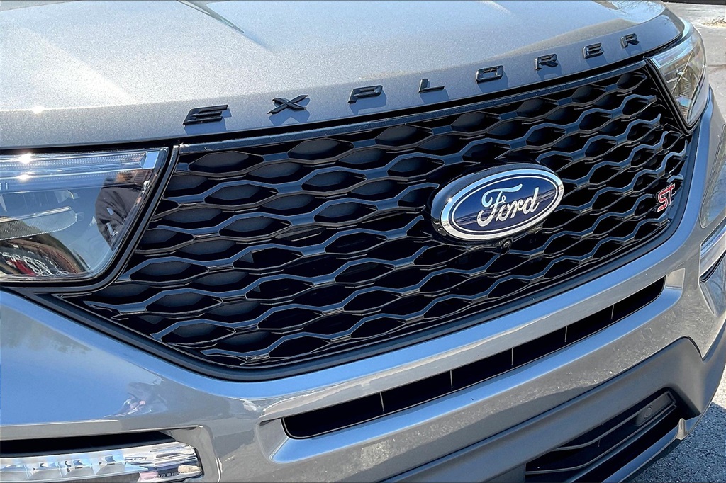 Vehicle image 27 of 30