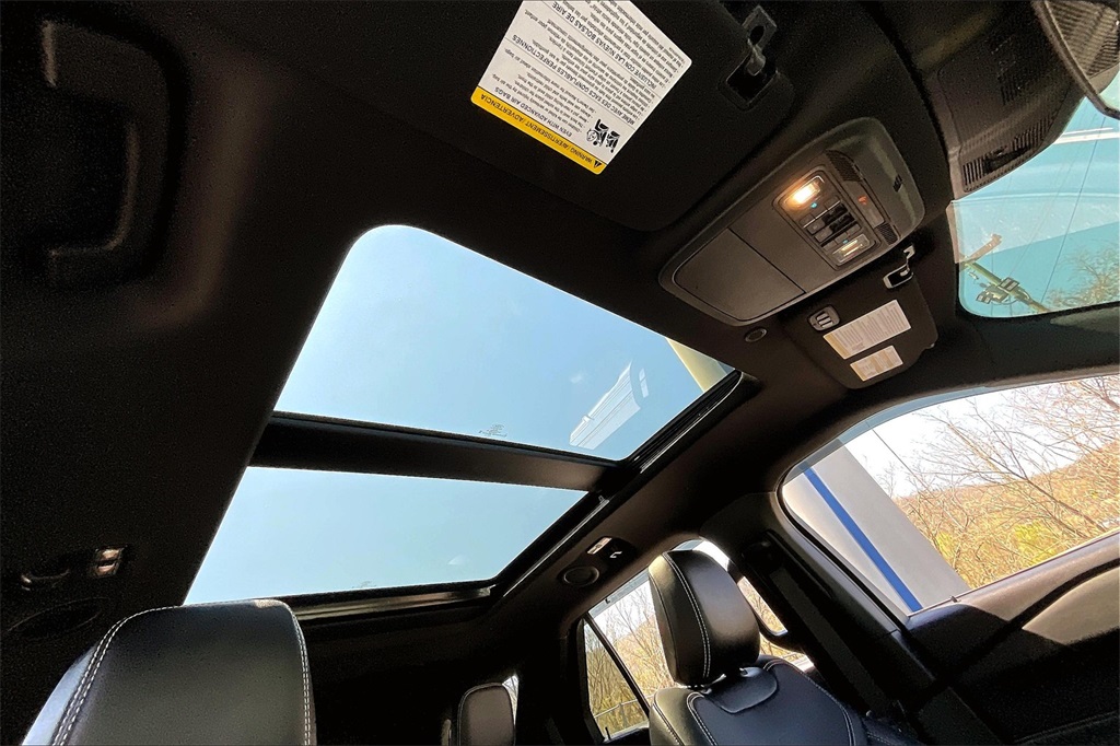 Vehicle image 18 of 30