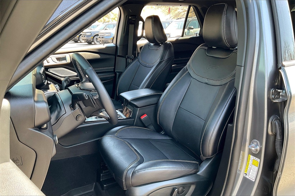 Vehicle image 21 of 30