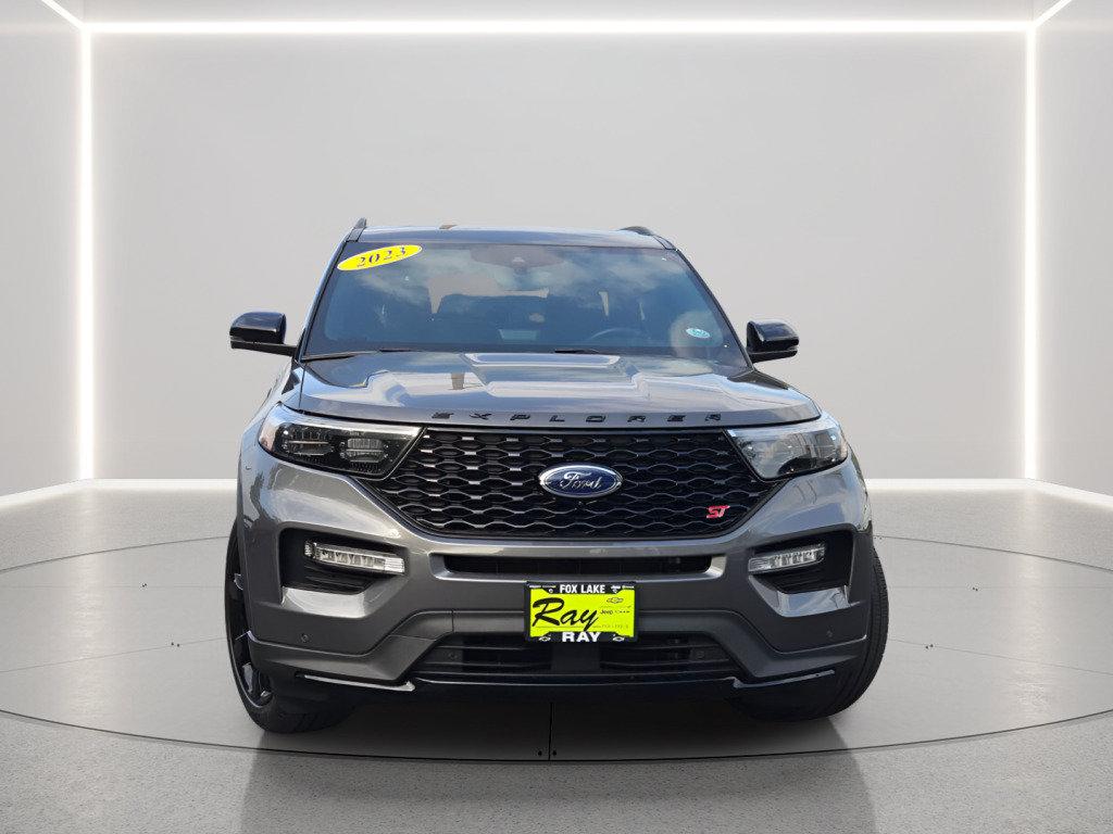 2023 Ford Explorer ST Image 2 of 37