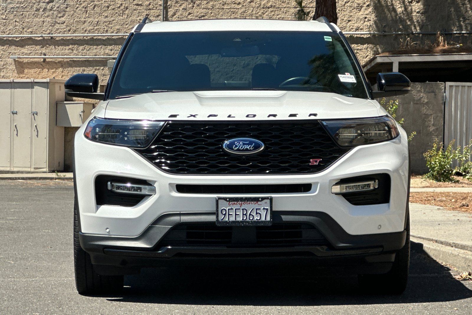 2023 Ford Explorer ST Image 2 of 65
