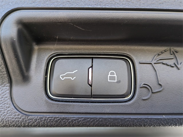 2023 Ford Explorer ST-Line Image 27 of 33