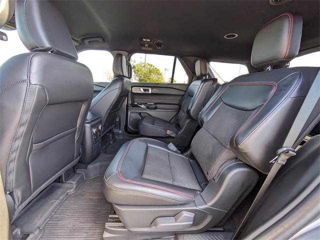 2023 Ford Explorer ST-Line Image 12 of 33