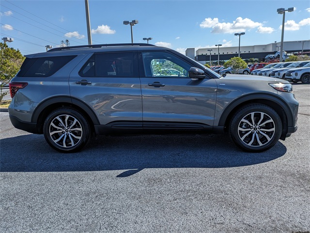 2023 Ford Explorer ST-Line Image 5 of 33