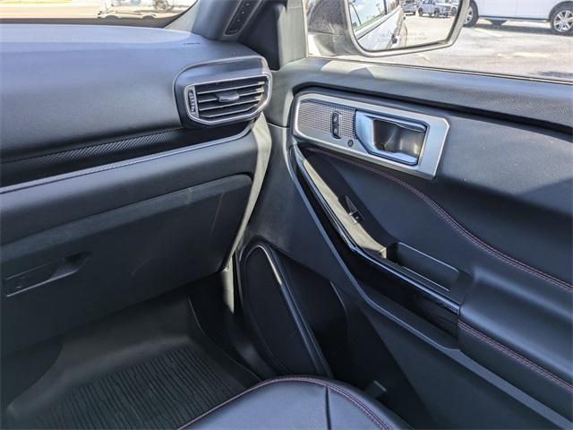 2023 Ford Explorer ST-Line Image 28 of 33