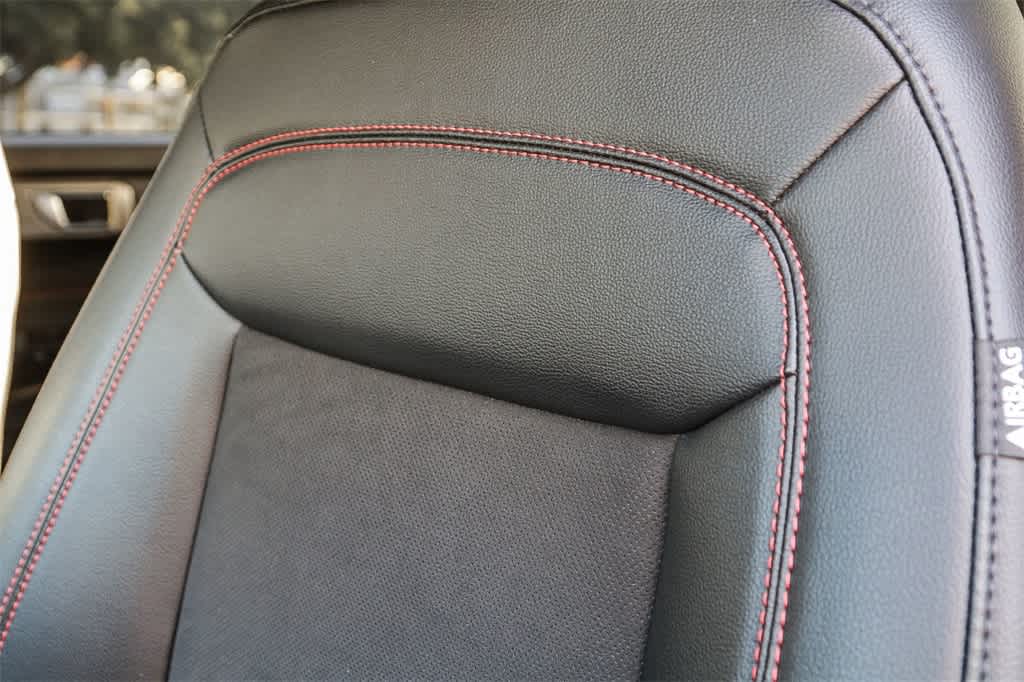Vehicle image 25 of 27