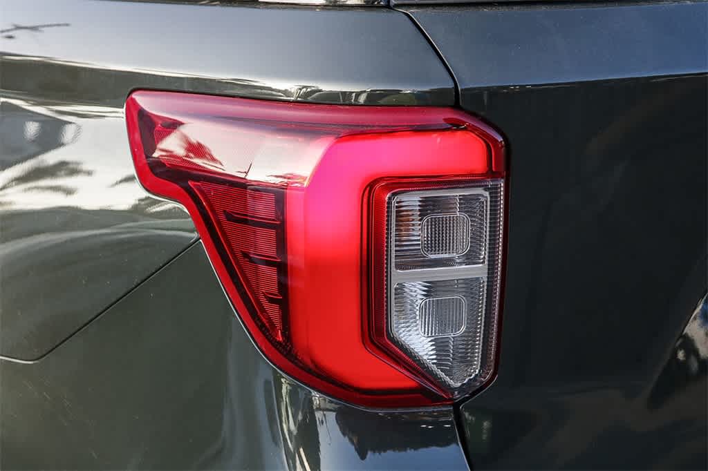 Vehicle image 9 of 27