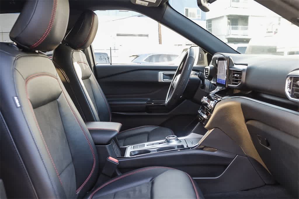 Vehicle image 16 of 27