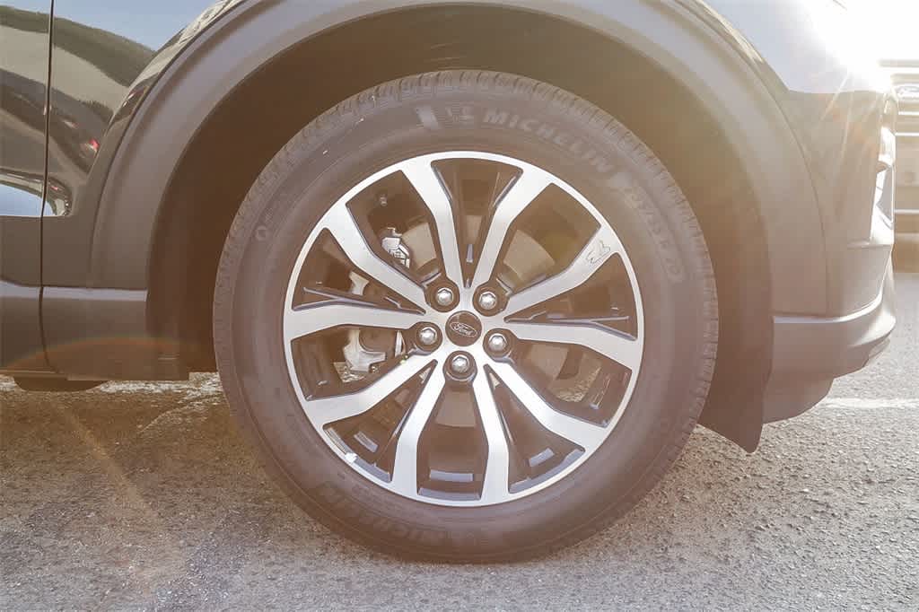 Vehicle image 10 of 27