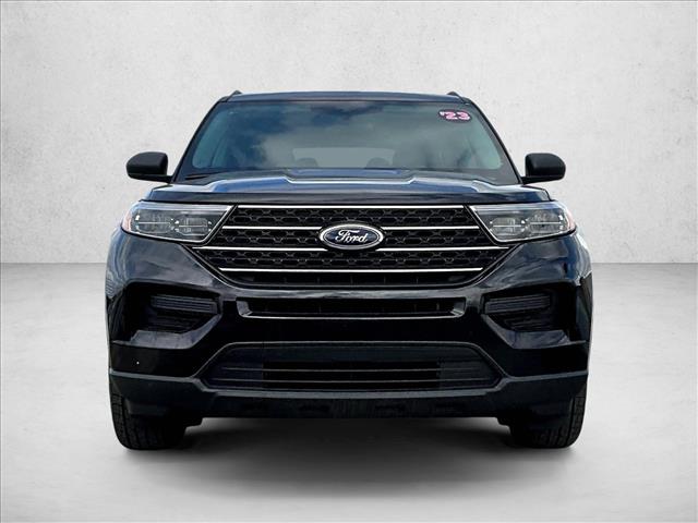 2023 Ford Explorer XLT Image 2 of 30