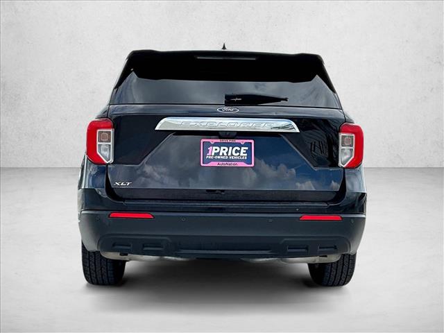 2023 Ford Explorer XLT Image 7 of 30