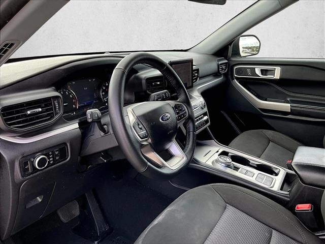 2023 Ford Explorer XLT Image 17 of 30