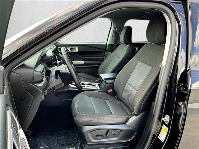 2023 Ford Explorer XLT Image 13 of 30