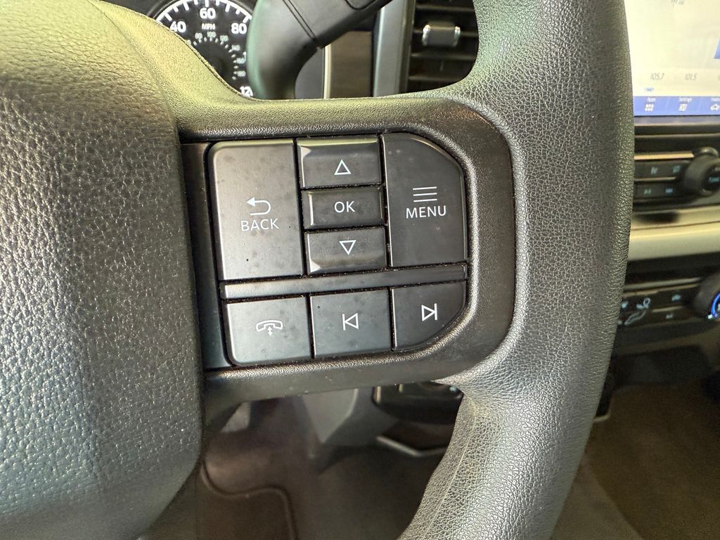 2023 Ford Explorer XLT Image 17 of 26