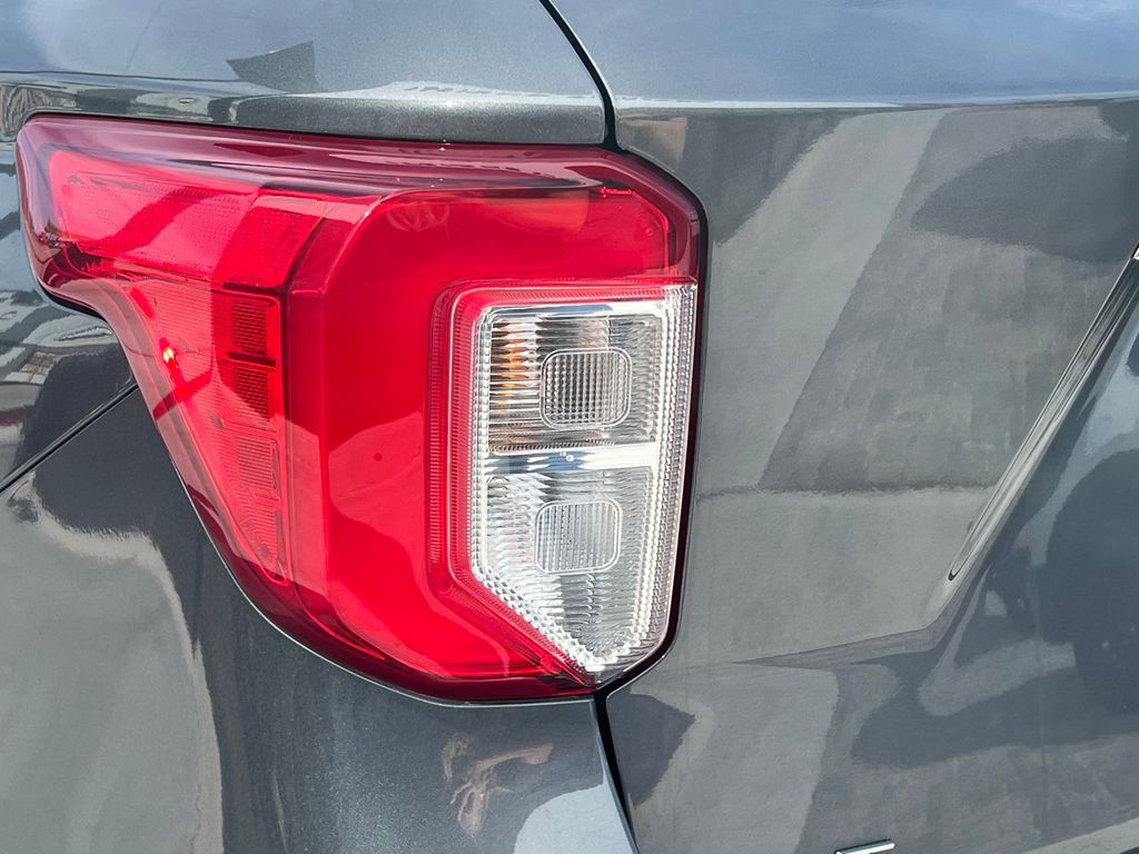 2023 Ford Explorer XLT Image 19 of 26