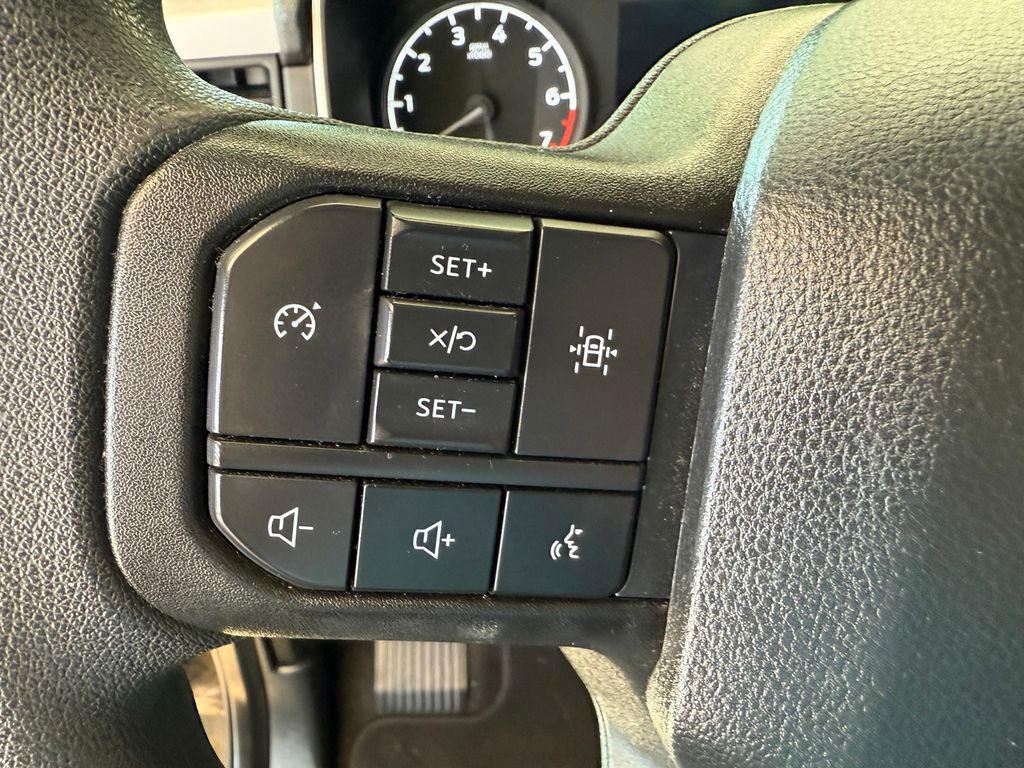 2023 Ford Explorer XLT Image 16 of 26